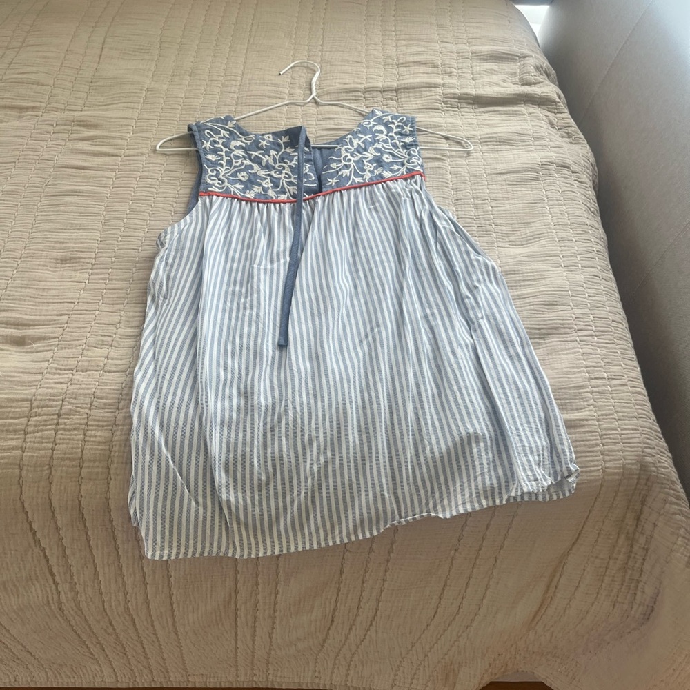 Nice sleeveless top to wear with shorts or jeans